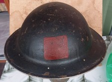 Guscio di Elmetto Inglese Mk.2, Nero con rettangolo rosso. Nell'interno numero.