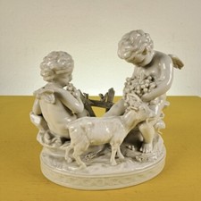 scultura putti in porcellana