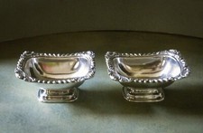 Coppia di sali da piatto