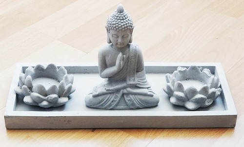 Piccolo personaggio budda con - budda,