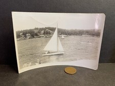 Foto d'epoca 1945 Bayville, Maine, barca a vela Daysailer, case, porto di Boothbay