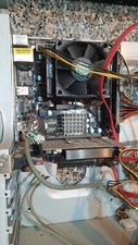 PC COMPUTER FISSO ROTTO + CASSE + SUBWOOFER + 2 Tastiere + Cassette Commodore 64