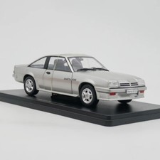 Modellino auto Opel Manta B GSi 1:24 con caratteristiche speciali