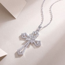 Collana con ciondolo croce