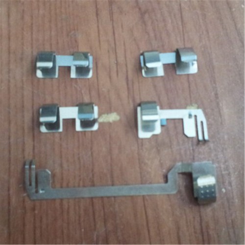 Contatto vano batteria per