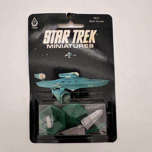 Vintage star trek miniatures - star,