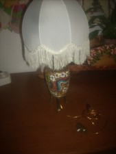 lampada in metallo lavorato