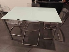 Tavolo da 6 allungabile a 8 posti con piano in vetro satinato gambe in acciaio 