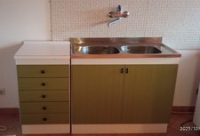  Cucina composta da lavello  2 vasche con mobile lung.1 m+cassettiera+pensili