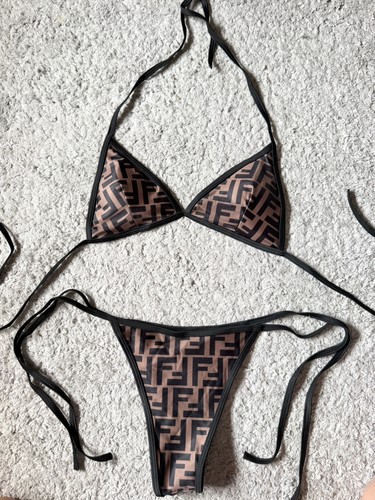 Costume due pezzi - a,
