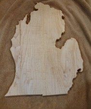 Tavola per salumi in acero duro riccio Michigan