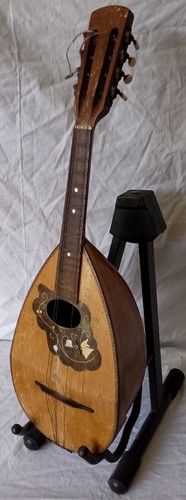 Antico strumento mandolino