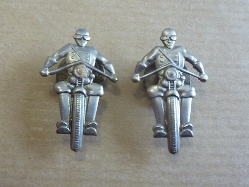 Paire anciennes insignes de - d'anciennes,