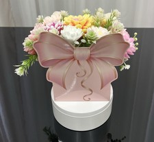 Cestino Con Fiocco Rosa E Fiori Di Sapone Fatti A Mano