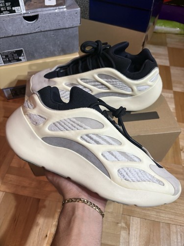 Yeezy 700 azael size - 700,