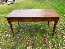 TAVOLO IN NOCE MASSELLO DELLA SECONDA META' DELL 800 CON GAMBA LAVORATA