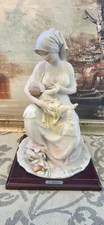 Statua della Madre che allatta
