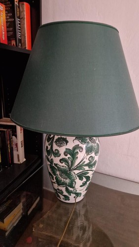 Lampada verde con - lampada, cappello