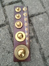 Set di 13 pesi in ottone per BILANCIA con base in legno FUNZIONANTI 