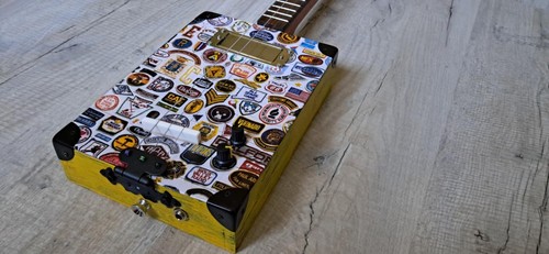 Cigar box guitar g - guitar, b