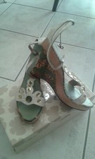 Scarpe gioiello con zeppa