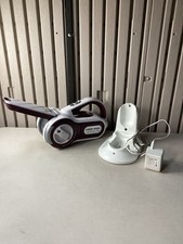 Aspirapolvere pivot + caricatore Black And Decker DustBuster - usato e perfettamente funzionante.