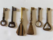 LOTTO 6 VECCHIE CHIAVI MOBILI E PORTE VINTAGE OTTONE FERRO DI DIVERSE DIMENSIONE