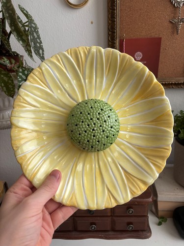 Decorative handpainted daisy - handpainted,