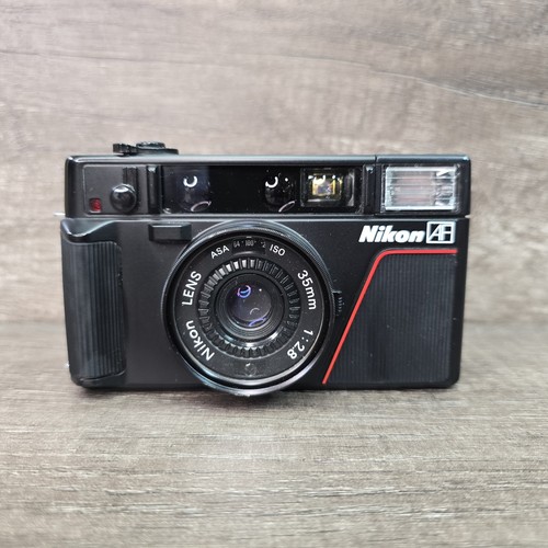 Nikon l35af 35mm 8 - f/2.8, point