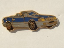 PIN'S MERCEDES 320 SL BLEU -