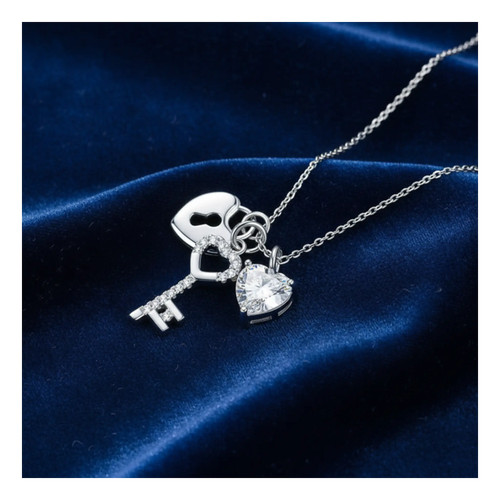 Collana con ciondolo - , taglio