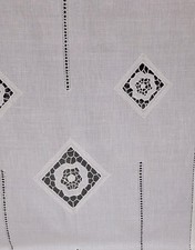 Tenda ricamata a mano, punto