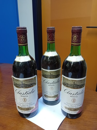Antiche bottiglie vino rosè - bottiglie,