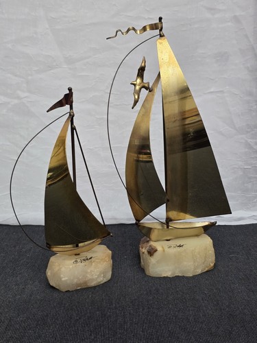 Coppia sculture firmate - di,