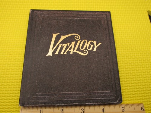 Vitalogy book 1994 sony music - book,