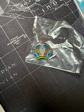 SPILLA/DISTINTIVO ORIGINALE UFFICIALE EURO 2020 TIPO 3