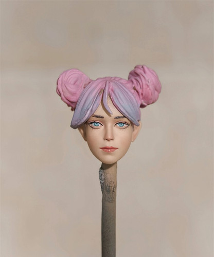 Testa femmina 12 scolpita - di,