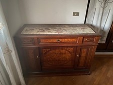 Cassettiera antica in noce intarsiato con piano in marmo, inizio XIX secolo