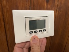 TERMOSTATO INCASSO A BATTERIA SETTIMANALE CRONOTERMOSTATO CALDAIA VEMER VN166500