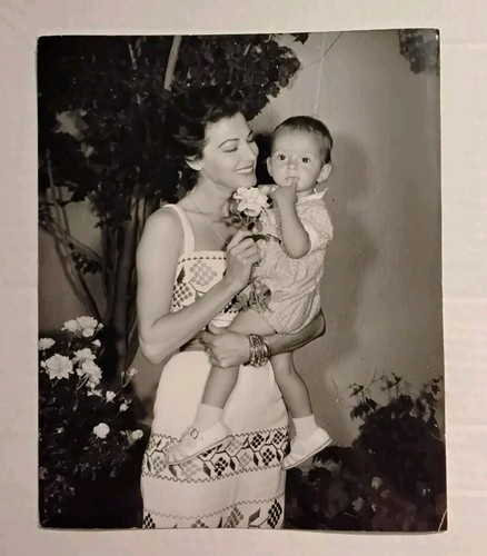 Ava gardner con bambino - ava,