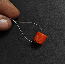 Perline di corallo rosso mare