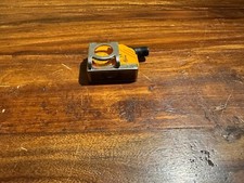 Sensore laser retroriflettente