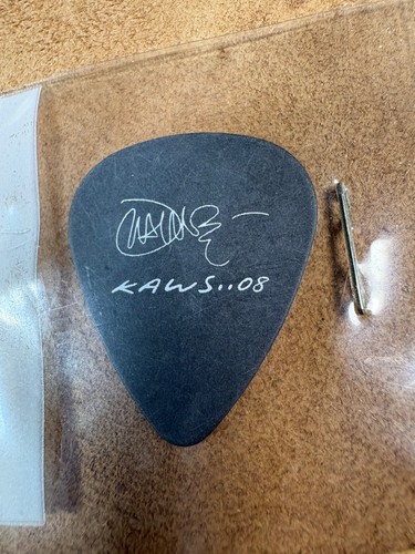 John mayer kaws plettro - john,