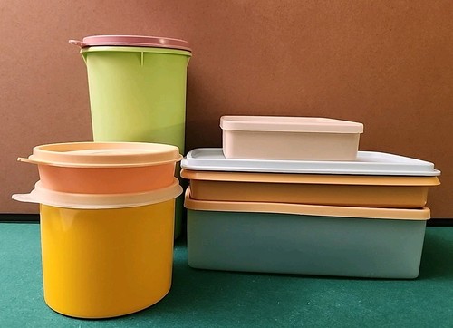 Lot tupperware - of, 6