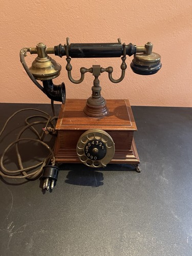 Vecchio telefono tavolo in - vecchio, da