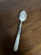 Grazioso antico cucchiaio per marmellata con manico in madreperla