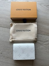 Louis Vuitton busta taiga