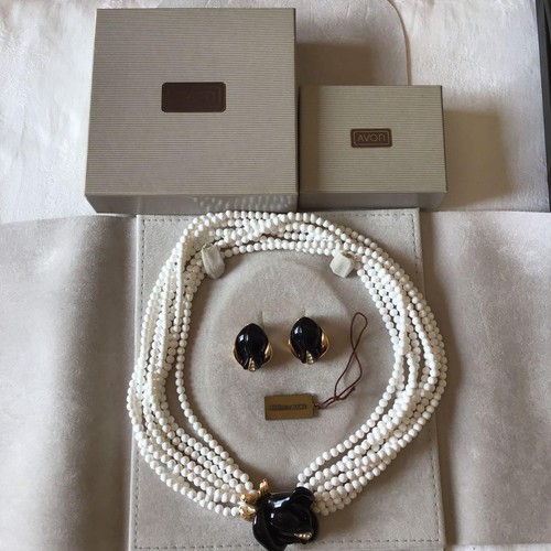 Avon white bead collana - white,