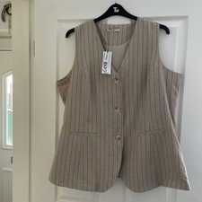 Gilet nuovo con etichette - gilet,