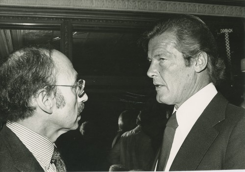 A05 a0523 roger moore - a0523, –